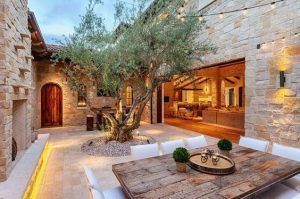 Ideas para decorar patios interiores y traseros