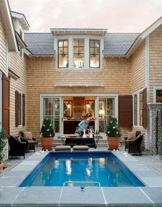 Ideas para decorar patios interiores y traseros