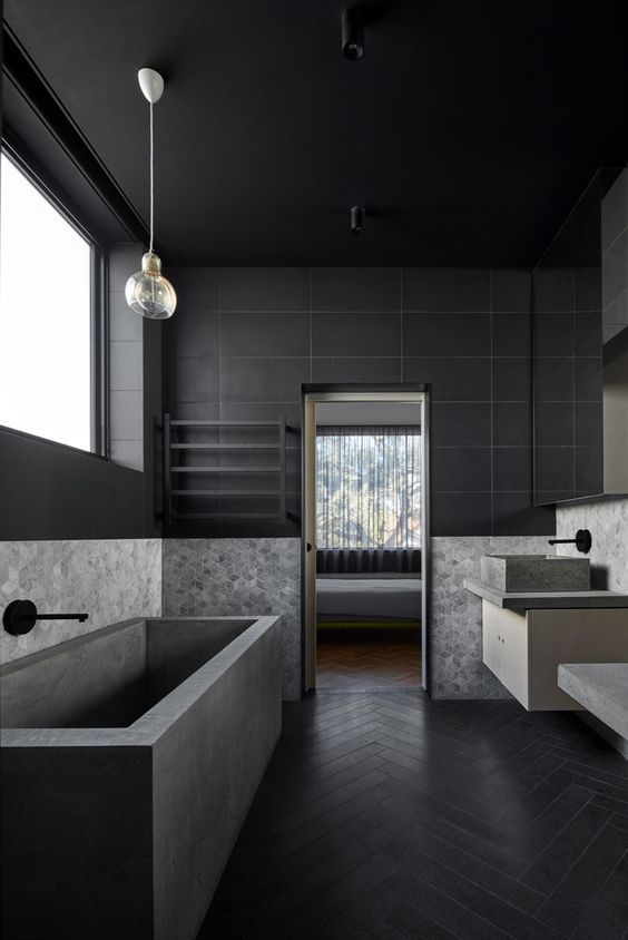 decoración de baño en tonos negros y grises