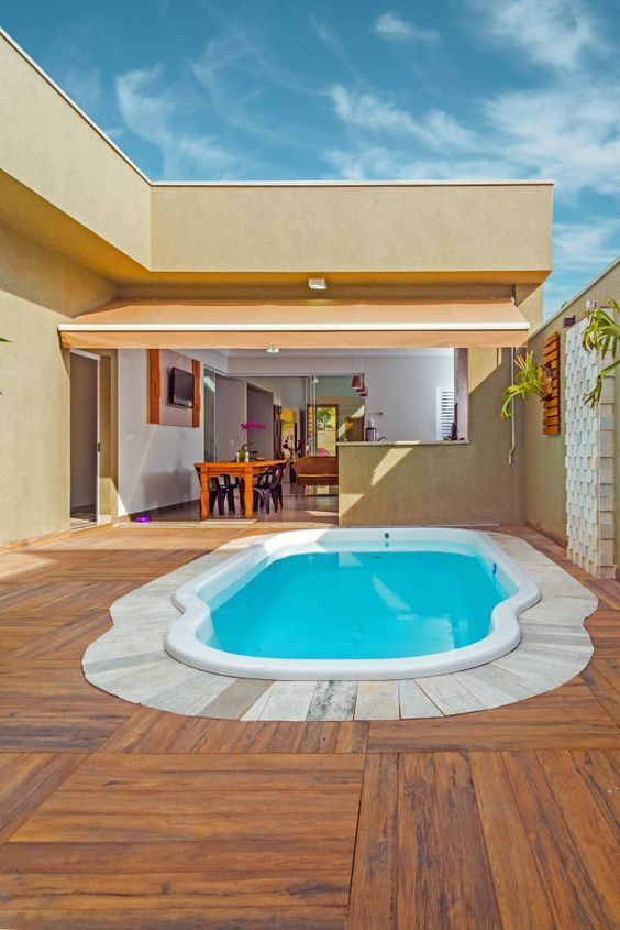 piscinas de poliéster reforzado