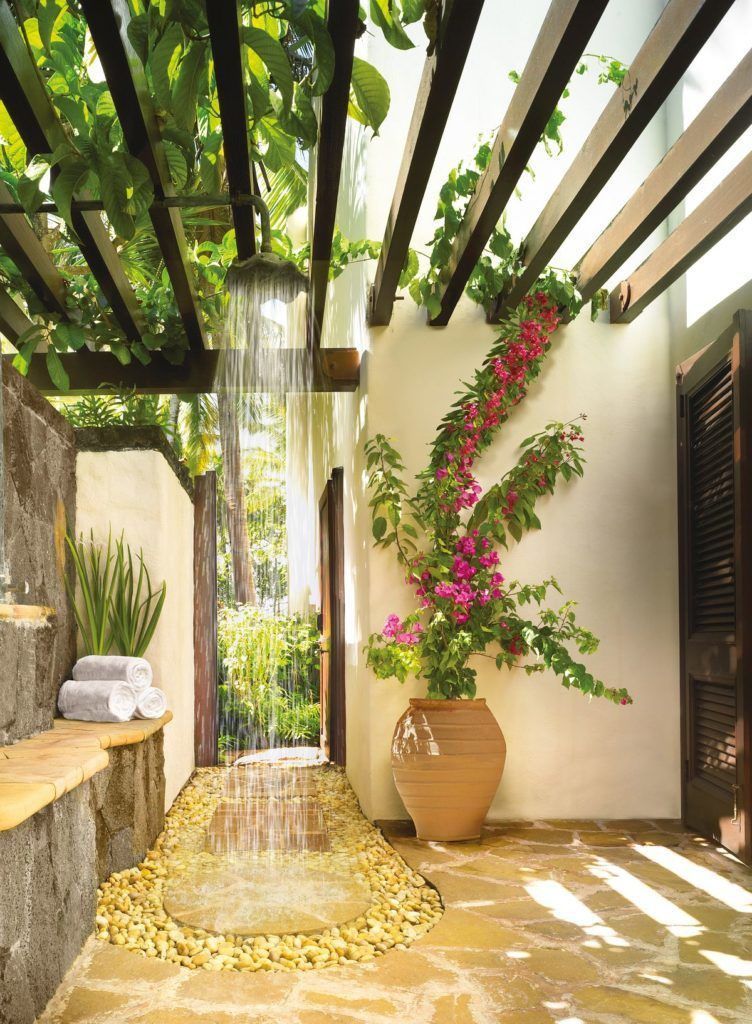 ducha-al-aire-libre-en-la-naturaleza